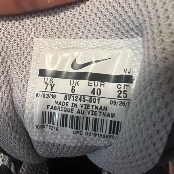 Brand New SZ 7y Nike Air Max . Never Worn still in box - Picture 4 of 4